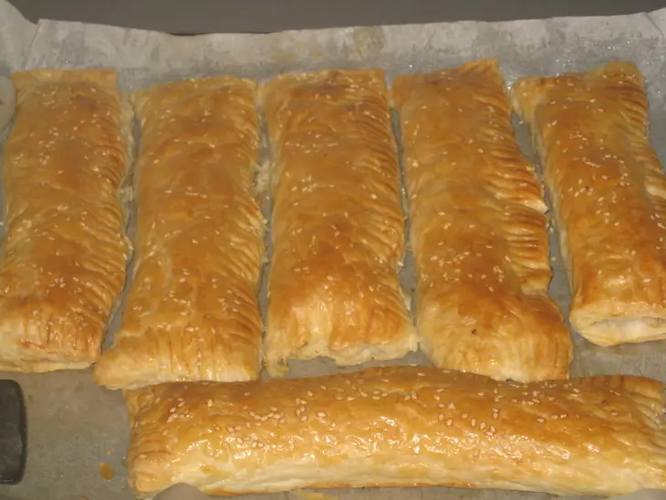 Слоеные пирожки с яйцом и зеленым луком (дуэль): шаг 9