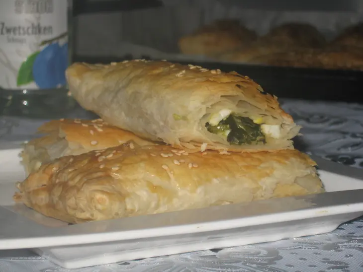 Слоеные пирожки с яйцом и зеленым луком (дуэль): шаг 10
