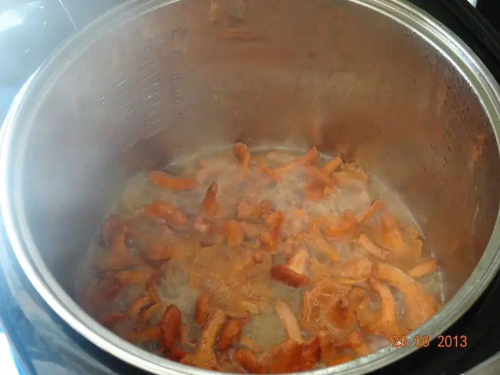 Жаркое из лисичек с овощами в мульте: шаг 2