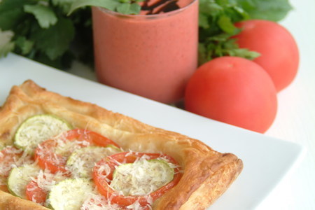 Клубнично-томатный смузи и легкий летний тарт с овощами: шаг 7