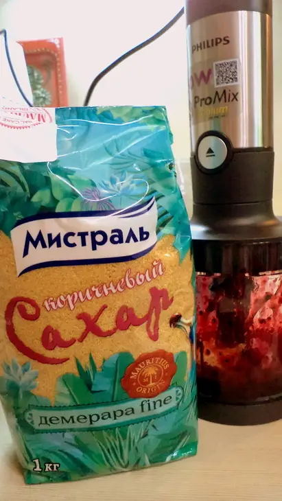 Творожно- йогуртовый желейный десерт со смородиной  "кому нежности  кусочек?": шаг 3