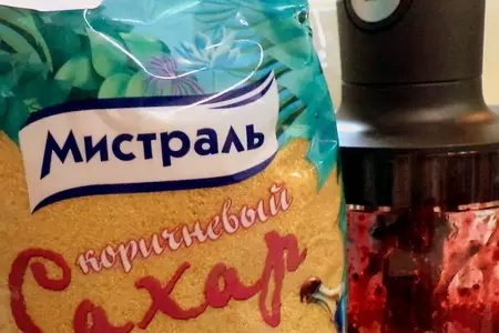 Творожно- йогуртовый желейный десерт со смородиной  "кому нежности  кусочек?": шаг 3