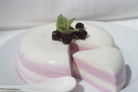 Творожно- йогуртовый желейный десерт со смородиной  "кому нежности  кусочек?": шаг 7