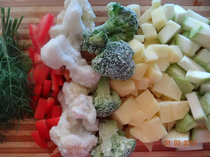Щи мясные из цветной капусты и брокколи (детское меню, мультиварка): шаг 2