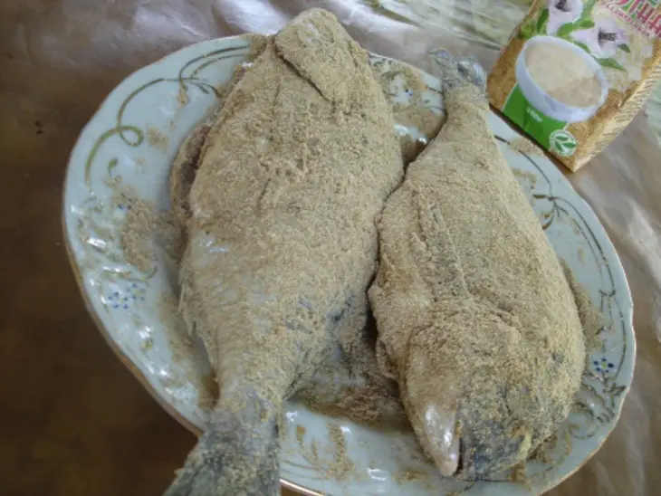 Дорада в кунжутной панировке с лимонно-мятным соусом: шаг 2