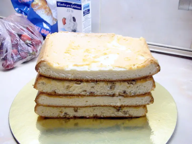 Торт «клубничка». сочный вкус лета!: шаг 7
