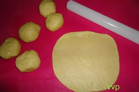 Рулетики со смородиной: шаг 1