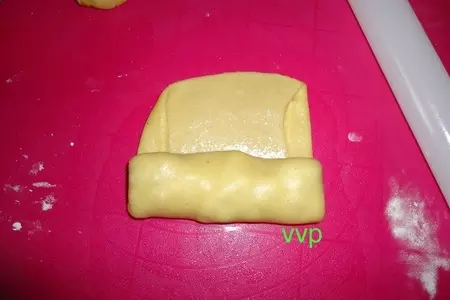 Рулетики со смородиной: шаг 3