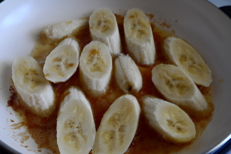 Бананы в карамели  с мороженым.: шаг 5