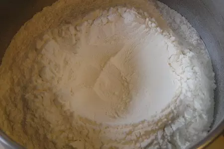 Малиновый пирог с персиком и вишней: шаг 1