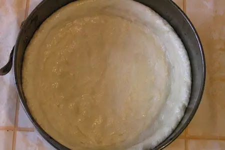 Малиновый пирог с персиком и вишней: шаг 3