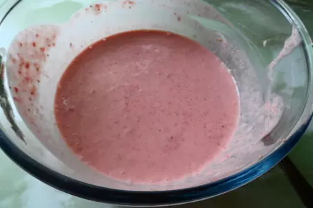 Суфле из сметаны,клубники и чернослива.: шаг 5