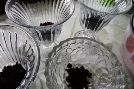 Суфле из сметаны,клубники и чернослива.: шаг 6