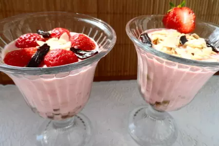 Суфле из сметаны,клубники и чернослива.: шаг 7