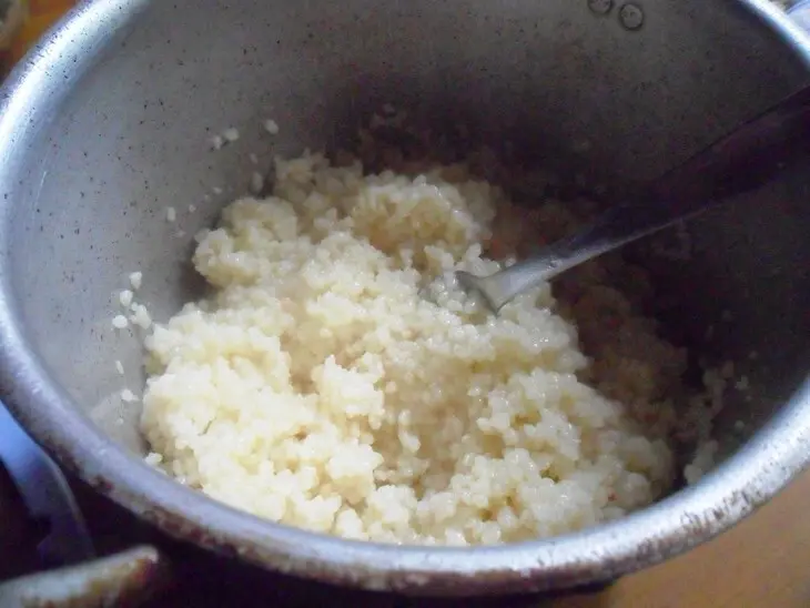 Салат с кускусом и зернёным творогом: шаг 1