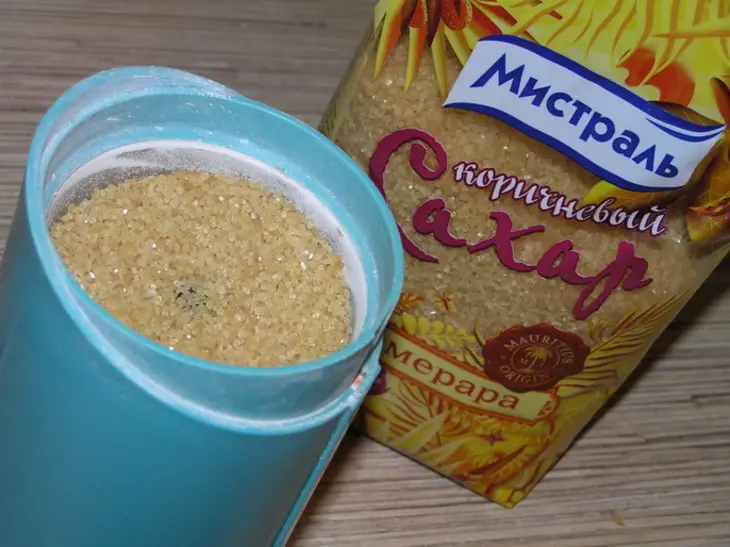 Нежнейший пирог с персиком и малиной: шаг 1