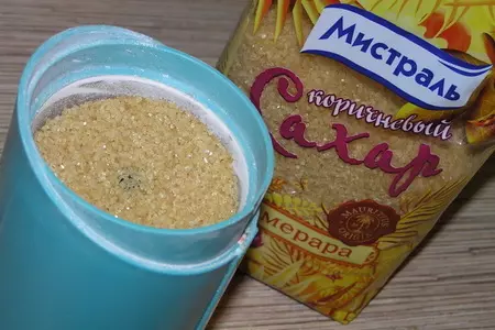 Нежнейший пирог с персиком и малиной: шаг 1