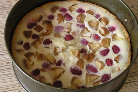 Нежнейший пирог с персиком и малиной: шаг 11