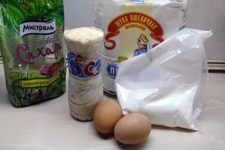 Мороженое ролл. бисквитный рулет с мороженым и чёрнсмородиновым джемом.: шаг 1