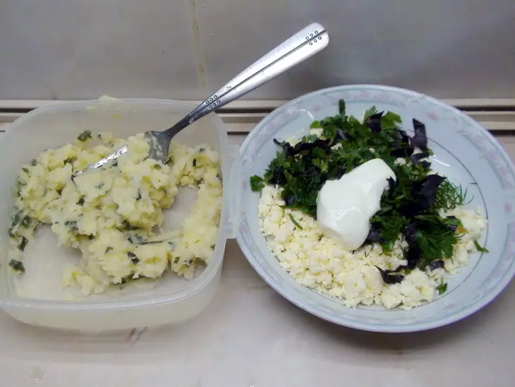 Слоёные пирожки из лаваша с брынзой и картошкой.: шаг 2