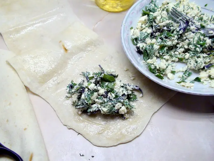 Слоёные пирожки из лаваша с брынзой и картошкой.: шаг 7