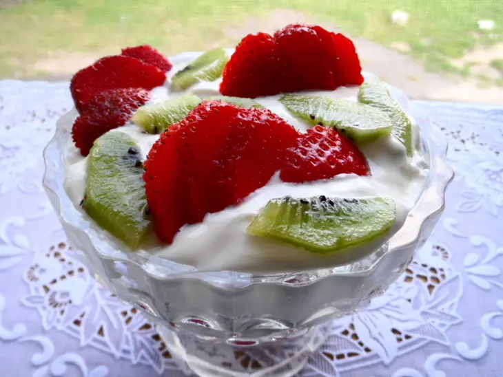 Десерт с зефиром, клубникой и киви: шаг 8