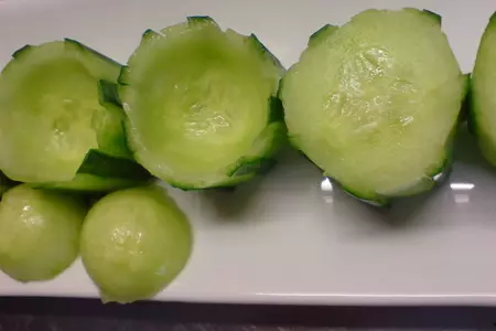 Болгарский салат на шпажках, как закуска: шаг 4