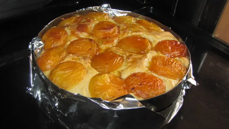 Тарт с вкусным кремом и карамелизированными абрикосами: шаг 6