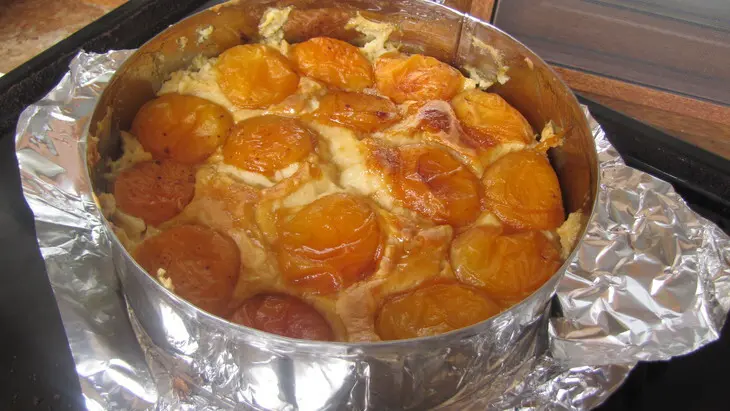 Тарт с вкусным кремом и карамелизированными абрикосами: шаг 7
