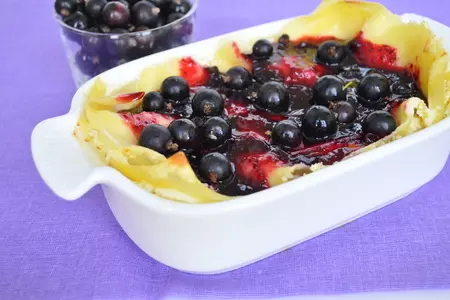 Десертная лазанья с творогом и черной смородиной.: шаг 12