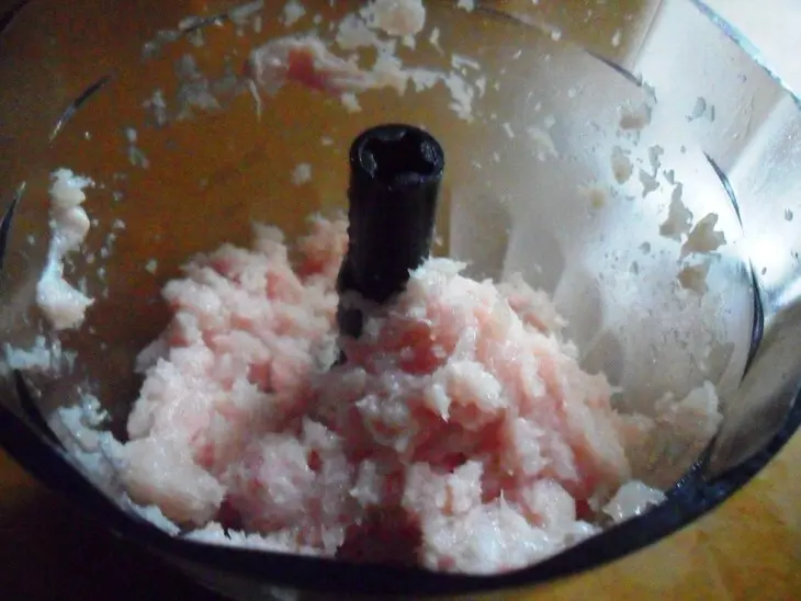 Куриные оладьи с кабачком и пореем: шаг 4