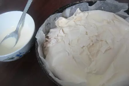 Заливной пирог из лаваша с творогом и нектаринами: шаг 8