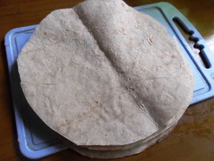 Пирожки из лаваша с сулугуни и зеленью.: шаг 2