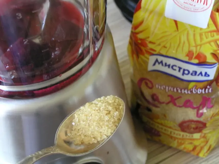 Свекольный гаспачо с малиной: шаг 2