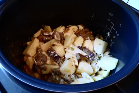 Жаркое с белыми грибами и картофелем.: шаг 4