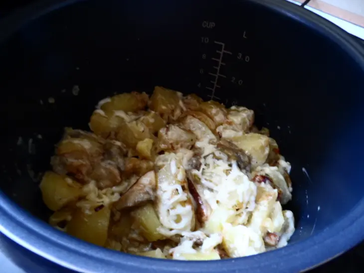 Жаркое с белыми грибами и картофелем.: шаг 5