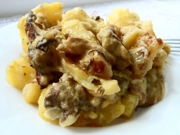Жаркое с белыми грибами и картофелем.: шаг 6