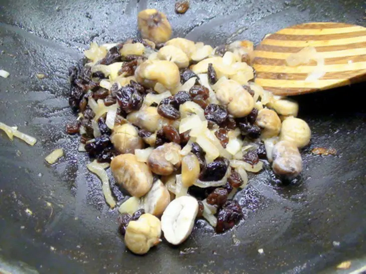 Плов в лаваше, с курятиной, каштанами и сухофруктами: шаг 3