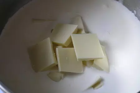 Мятный торт с белым шоколадом и красными ягодами: шаг 8