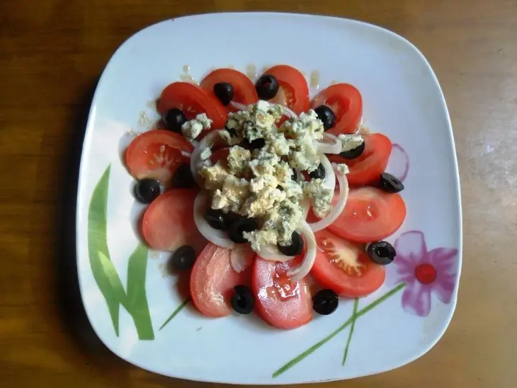 Салат с помидорами и сыром с голубой плесенью: шаг 5