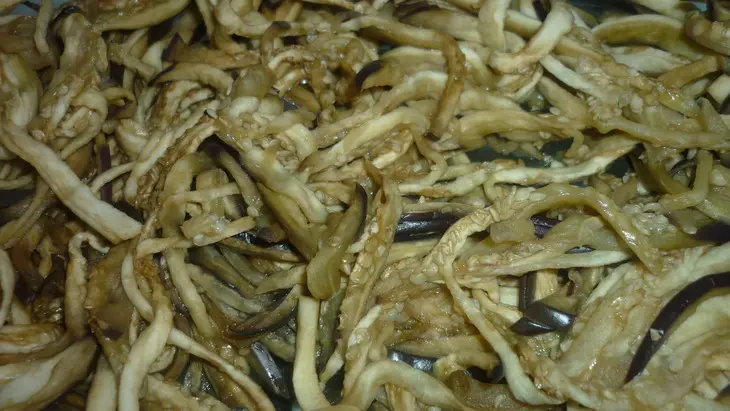 Пикантный салат из баклажан (вкусно, просто и быстро): шаг 3