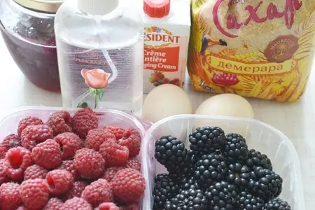 Малиновое парфе с розовой водой и ежевикой.: шаг 1