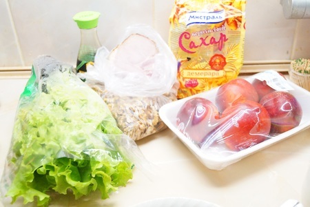 Салат с карамелизованными нектаринами.: шаг 1