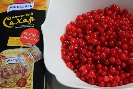 Желе из красной смородины и заливная дыня: шаг 1
