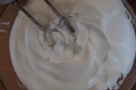Маковый торт с масляным ванильным кремом и малиной: шаг 3