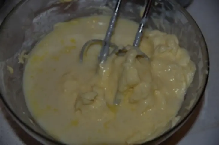 Маковый торт с масляным ванильным кремом и малиной: шаг 9