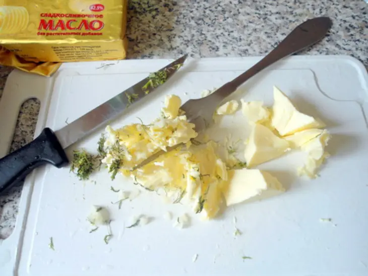 Печёная курица с ароматным маслом.: шаг 1