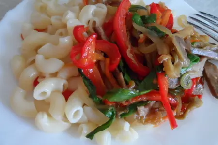 Теплый салат с отварным свиным языком и овощами.: шаг 8