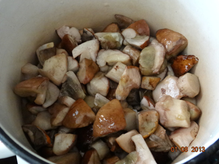 Салат зимний с грибами: шаг 1