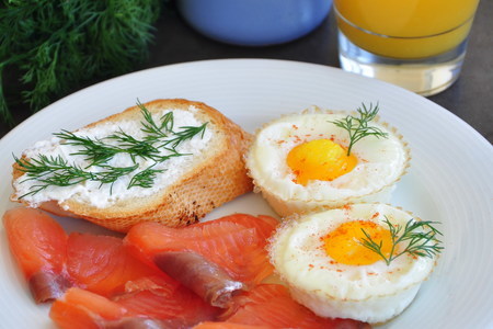 Яйца в корзинках - быстрый завтрак: шаг 4